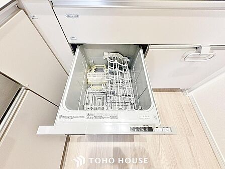 食器洗いの手間・時間が軽減できるアイテム。高温水や高圧水流を使うことにより効率よく食器洗浄できます。殺菌効果も高いので哺乳瓶などを使う家庭でも大変便利です。