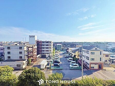 「眺望を確かめて」物件の陽当りや通風・仕様設備やお部屋の大きさの比較、近隣・周辺環境や街並みなど、資料には掲載していない情報が現地にはたくさんあります。 是非一度、現地をご確認ください。