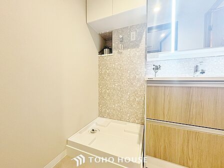 脱衣所内に洗濯機を置けるスペースを確保!ご家族のお洗濯物を洗う際にも大容量の洗濯機を置けて便利です。