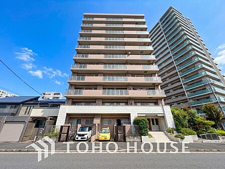 集合住宅には沢山の人が暮らしており、人と人との交流の場となります。心温まる住環境が、住む方の喜びに繋がりますよ。