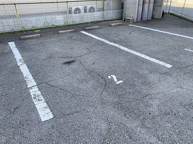4 / 7