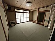 室内(2025年11月)撮影◎現地案内予約受付中！◎床の間でインテリアを楽しめるのはもちろん、押入もあるので、見せたくない物もしっかり収納できます！