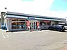 周辺：ファミリマート 八戸ニュータウン西店 900m