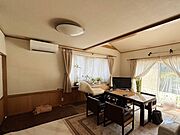 室内(2026年4月)撮影◎現地案内予約受付中！◎木のぬくもりを感じられる腰壁はデザインのアクセントになるのはもちろん、お子様やペット、日常生活での傷がつきにくいです♪