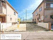 交通量が少なく、静かな前面道路で落ち着いた生活を提供します。