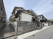 前面道路から約7.7mの広々とした接道面です。