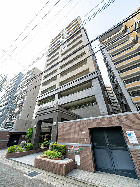 2001年築15階建てマンション「サークコート大濠公園駅」の10階のお部屋です。