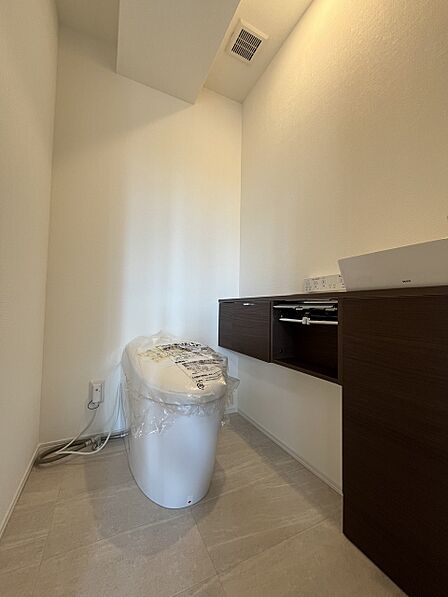手洗い場付きのトイレは清潔感がございます