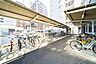 その他：大切な自転車を雨風から守れる、屋根のある駐輪場をご利用いただけます。空き状況はお問い合わせください。
