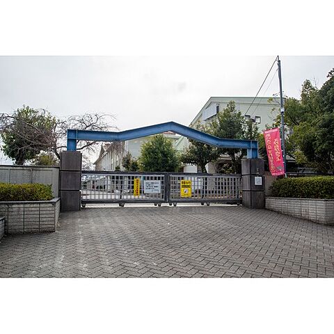 小学校「みよし市立三好丘小学校まで914ｍ」