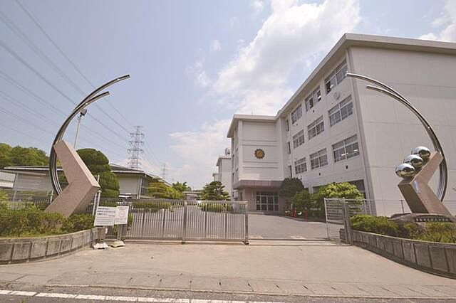 中学校「豊田市立保見中学校まで1639ｍ」