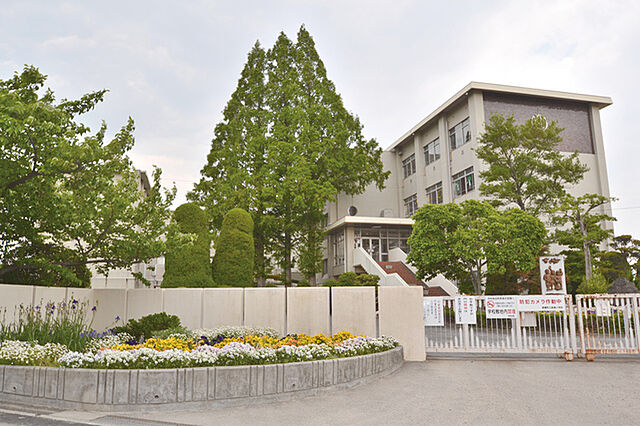 小学校「東郷町立高嶺小学校まで272ｍ」南隣接