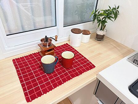 キッチンには作業台が設置されています。