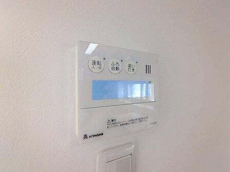 キッチンから浴室のお湯はりや温度調整ができる設備が付いています。家事の合間にスマートにお風呂の準備ができます。