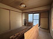 【リフォーム中】1階和室は広縁とつなげ9.5畳の洋室へと変更します。南側の掃き出し窓から入る日差しで明るく暖かいお部屋。玄関の隣のため、客間としてご利用されるのはいかがでしょうか。