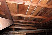 【屋根裏】普段の生活ではなかなか見ることのない小屋裏までしっかりと点検を行います。