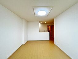 ジュエアンボワI 102 1階1LDKのリビング/ダイニング