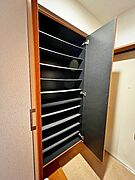 ★トールタイプシューズBOXなので棚を外せばブーツも置けますね♪★