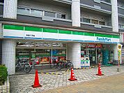☆ファミリーマート 馬借三丁目店（230m）