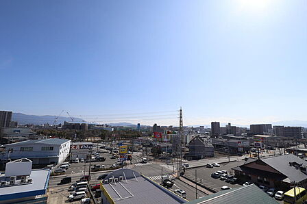 バルコニーからの眺望です。目の前は遮る建物がありません。