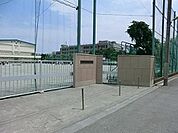 世田谷区立富士中学校 徒歩13分。 990m