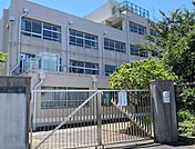 世田谷区立千歳中学校 徒歩5分。 400m