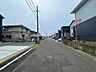 外観：前面道路含む現地写真