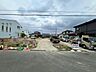 外観：前面道路含む現地写真