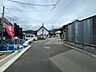 外観：前面道路含む現地写真