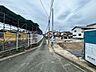 外観：前面道路含む現地写真