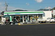 ファミリーマート 日高町岩中店（2568m）