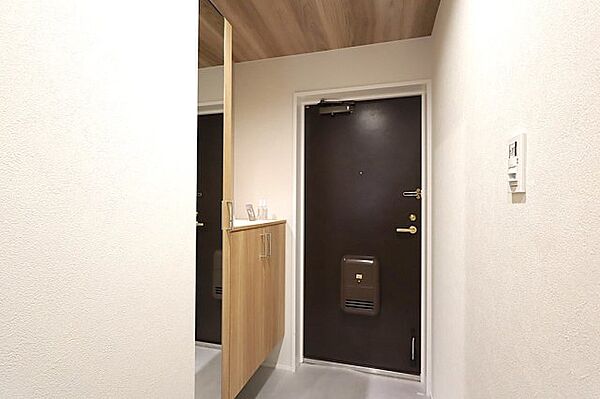 玄関を拡大表示