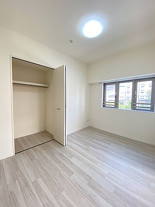 約6帖の洋室で...