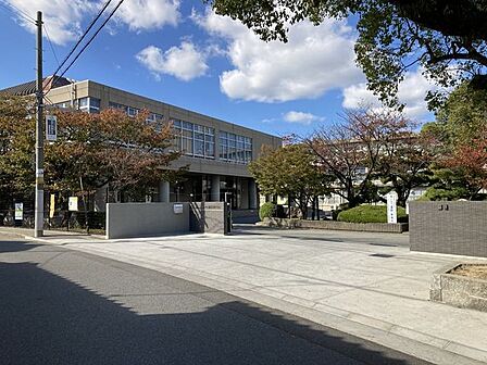 加古川市立加古川中学校 910m
