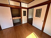 1階リビング横の6畳間は和室から洋間にリフォームされたお部屋です