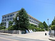 豊田市立美里中学校 810m