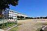 周辺：豊田市立前林中学校（堤・駒場小学校より進学）特別支援学級あり。花の力を生かした体験活動に力を入れており、花を育て、花を贈ることで生徒の感性を豊かにし、また地域の方々との交流を深めています。 3590m