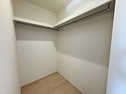 主寝室ウォークインクローゼット