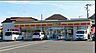 周辺：デイリーヤマザキ松戸六実店（230m）
