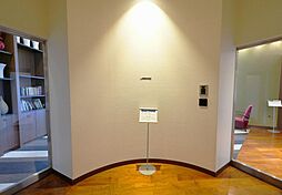 【共用部】ライブラリーラウンジ。読書をする空間や書斎として利用可能です。