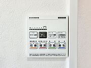 【給湯リモコン】【リフォーム済】積水ハウス施工、並列2台停めることのできるリフォーム済み物件です。