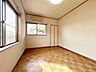 洋室：（RF予定）2階6帖洋室です。お子さまのお部屋にいかがでしょうか。壁天井クロス貼り、床材重ね張り、LED照明交換、他。