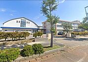 新潟市立横越小学校 横越中央にある公立小学校で、1976年創立。教育目標は「学ぼう・支え合おう・やりぬこう」で、児童数は約568人。地域との連携を重視し、多様な児童が互いを支え合う風土づくりに力を入…