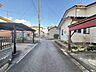 外観：前面道路含む現地写真
