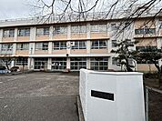 新潟市立中野山小学校 教育目標「共に高まる子」のもと、主体的に学び心豊かでたくましい児童の育成を推進。相互理解を大切にした学び合いや、個に応じた支援を通して、未来を切り拓く力を育む教育に取り組んでい…