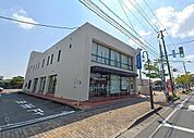 第四北越銀行 亀田駅前支店亀田駅から徒歩圏にありアクセス良好！預金・融資・ATMなどの基本金融サービスを有人窓口で提供し、地域の暮らしや事業を支える身近な金融拠点です。詐欺防止対応など地域貢献にも…