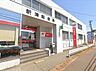 周辺：鉄道の街・新津の中心に位置する新津郵便局。手紙や荷物の発送、貯金・保険の手続きまで幅広く対応しています。駐車場も完備しており、地域の暮らしやビジネスを温かく支える頼れる地域の拠点です。 260m