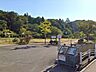 周辺：緑豊かな田園風景に囲まれた秋葉区の鎌倉農村公園。広々とした芝生広場や遊具が整備され、子どもからお年寄りまでゆったり過ごせます。四季の自然を感じながら、散策やピクニックを楽しめる憩いの場です。 760m