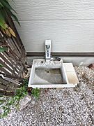 お庭には立水栓付きで散水に便利♪