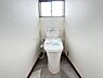 トイレ：1階トイレです。いつでもあたたかく快適な温水洗浄機能付き◎